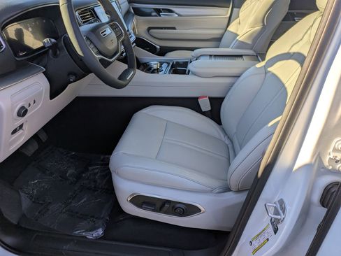 New 2026 Jeep Grand Wagoneer 2WD image 12