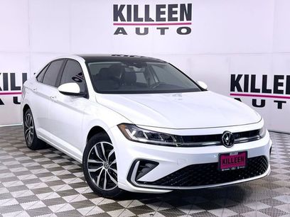 Used 2025 Volkswagen Jetta SE w/ Sunroof Package