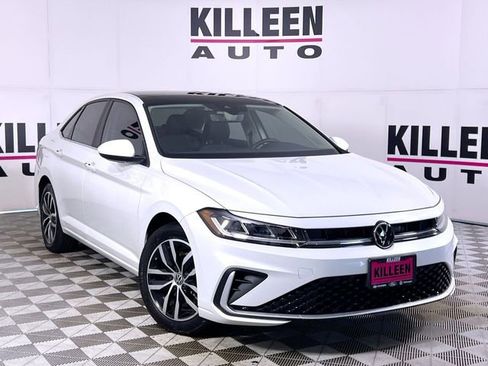 Used 2025 Volkswagen Jetta SE w/ Sunroof Package image 1