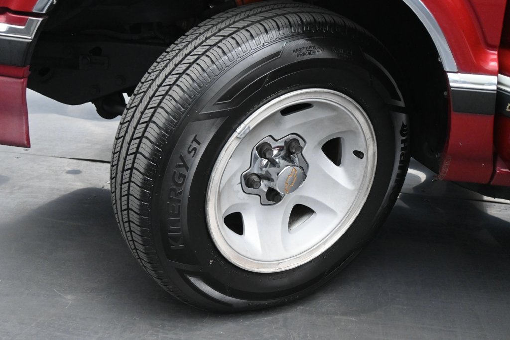 Used 1996 Chevrolet Blazer 2WD 4-Door image 11