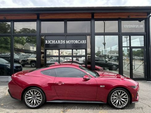 Used 2025 Ford Mustang GT Premium RWD image 1