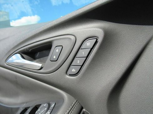 Used 2023 Buick Encore GX Essence w/ Experience Buick Package FWD image 26