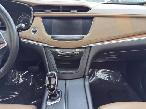Used 2017 Cadillac XT5 Platinum image 16