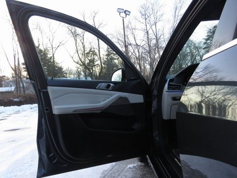 Used 2019 BMW X7 xDrive50i w/ Executive Package image 9