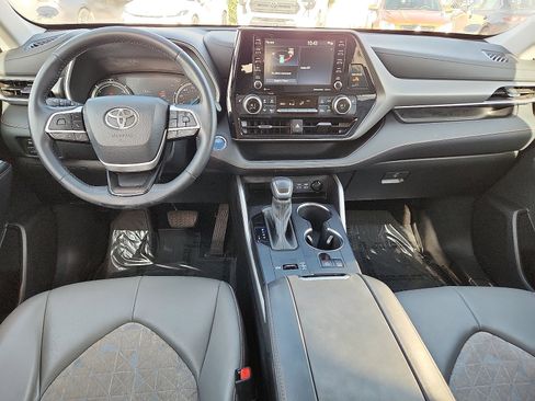 Used 2022 Toyota Highlander Bronze Edition image 10