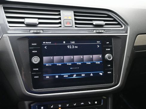 Used 2021 Volkswagen Tiguan SE AWD/4WD image 16