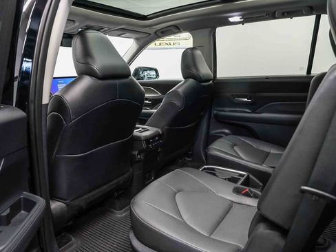 Used 2025 Toyota Grand Highlander FWD image 19