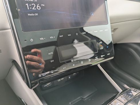 Used 2024 Hyundai Tucson Limited image 22