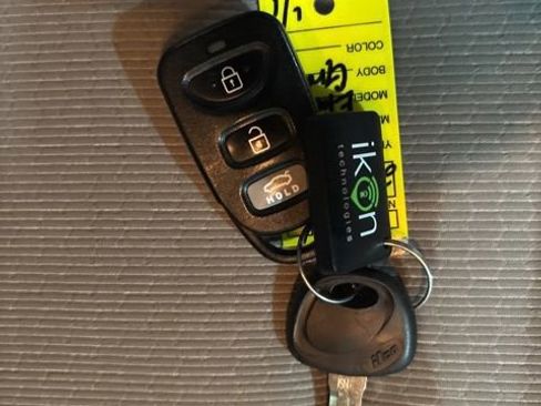 Used 2017 Hyundai Elantra SE image 40