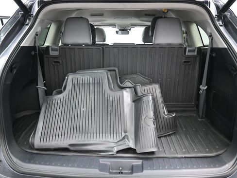 Certified 2020 Toyota Highlander XLE image 32