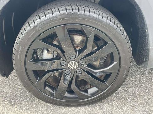 Certified 2023 Volkswagen Taos SE w/ Black Wheel Package FWD image 4