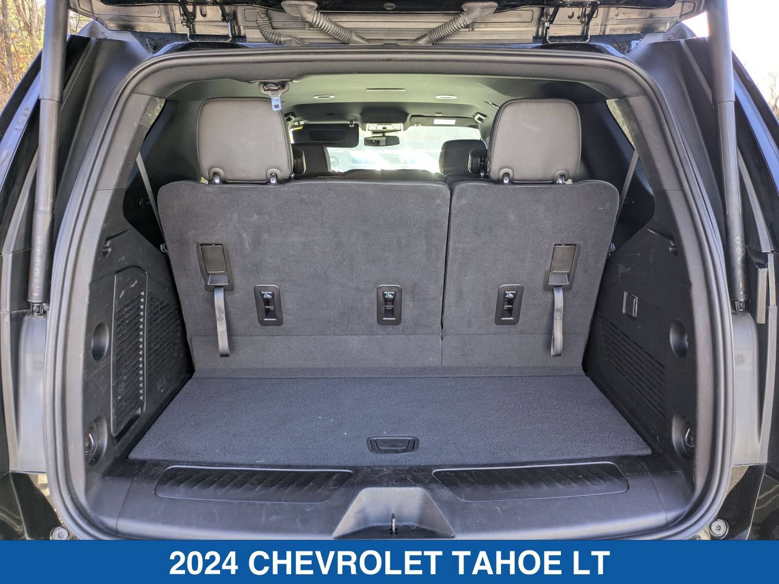 Used 2024 Chevrolet Tahoe LT AWD/4WD image 35