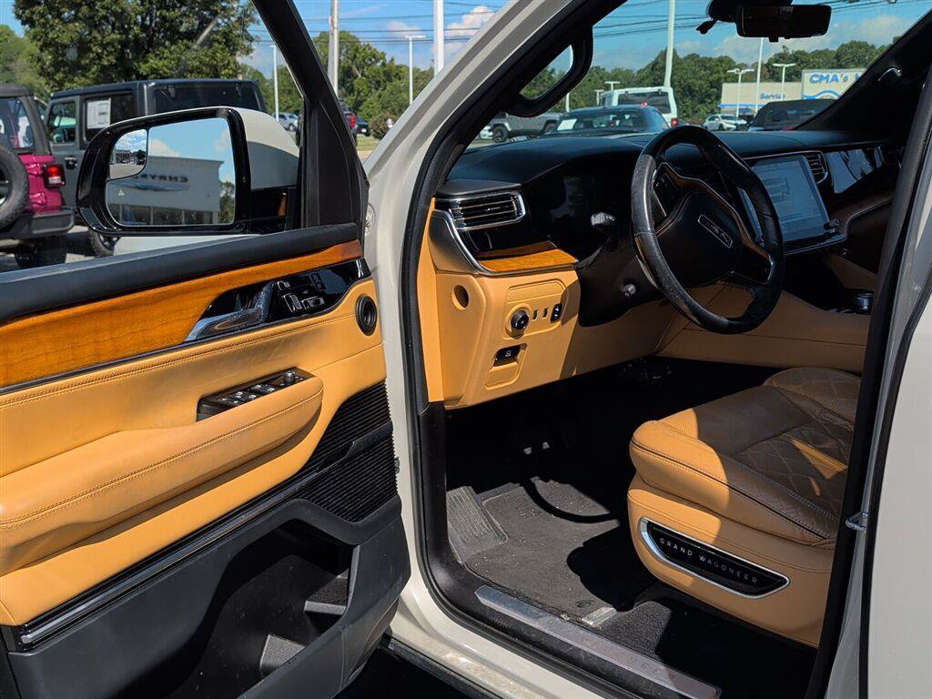 Used 2022 Jeep Grand Wagoneer Series III AWD/4WD image 22