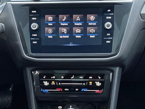 Used 2022 Volkswagen Tiguan SE image 17