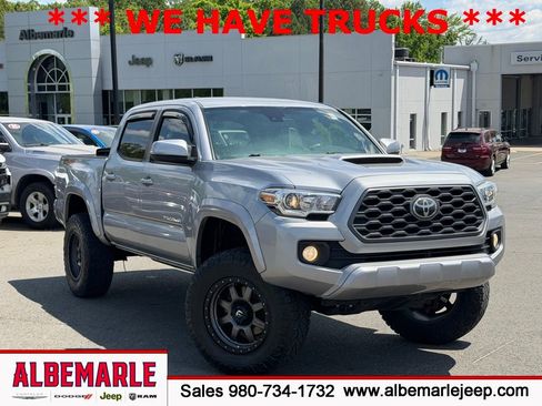 Used 2020 Toyota Tacoma TRD Sport AWD/4WD image 1