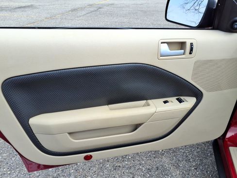 Used 2008 Ford Mustang Deluxe RWD image 16