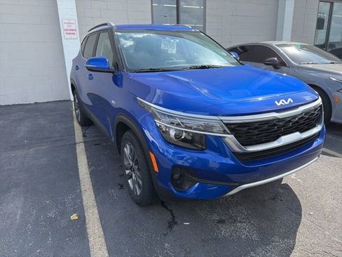 Used 2023 Kia Seltos S w/ Navigation Package image 3