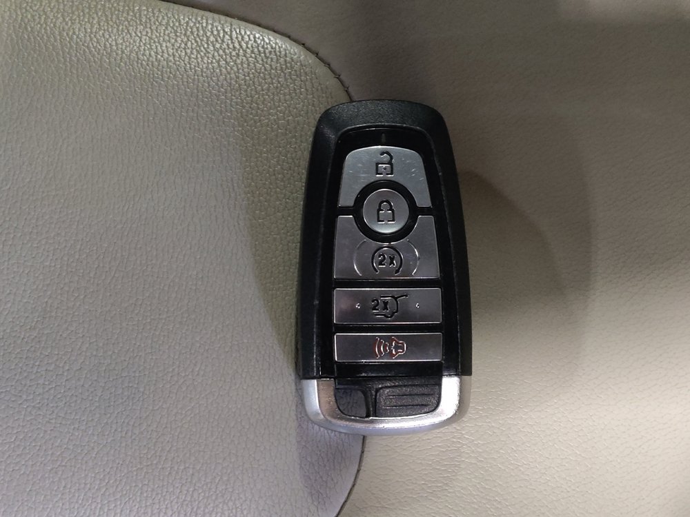 Used 2020 Ford Edge Titanium FWD image 32