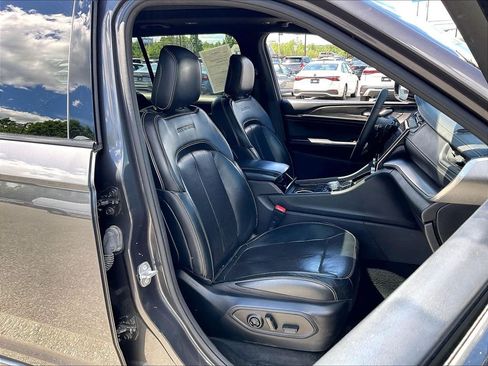 Used 2023 Jeep Grand Cherokee L Overland w/ MOPAR Finishing Package AWD/4WD image 10