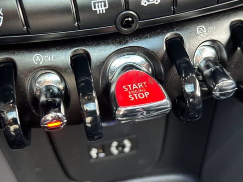 Used 2017 MINI Cooper 2-Door Hardtop image 17