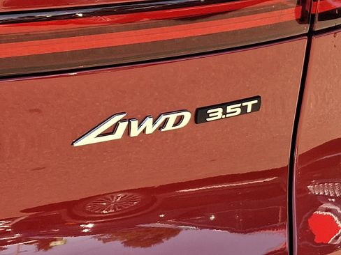 Used 2025 Genesis GV70 3.5T Sport w/ Sport Advanced Package AWD/4WD image 32