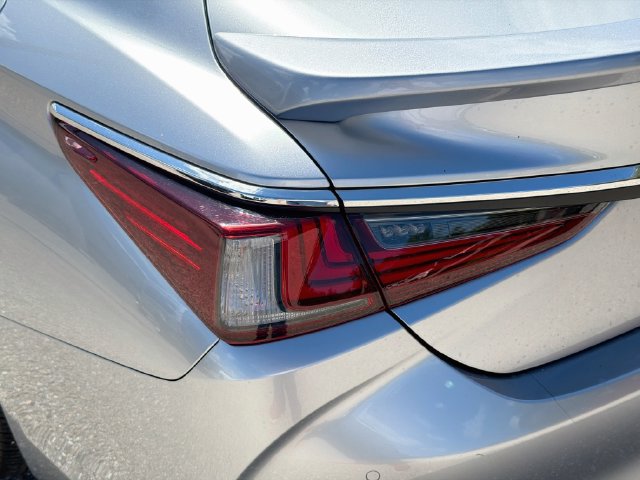 Used 2024 Lexus ES 350 Ultra Luxury w/ Accessory Package (Z2) FWD image 10