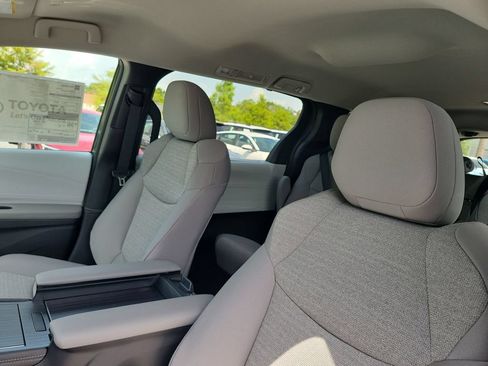 New 2026 Toyota Sienna LE FWD image 21