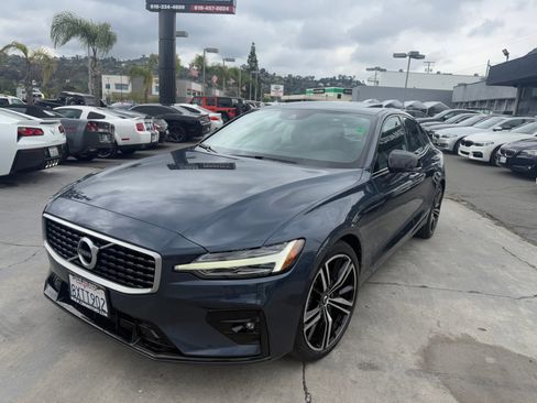 Used 2019 Volvo S60 T5 R-Design image 5