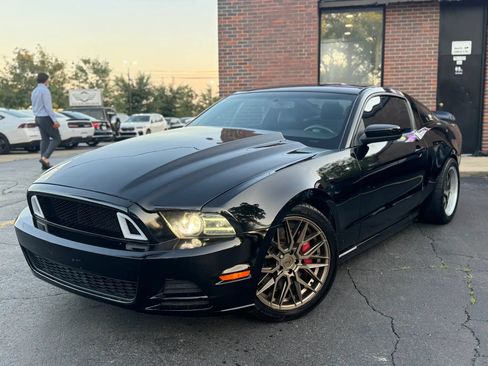 Used 2014 Ford Mustang GT Premium RWD image 3