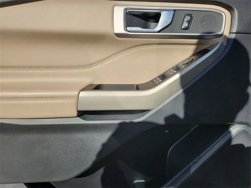 Used 2021 Ford Explorer XLT w/ Equipment Group 202A image 23