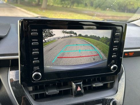 Used 2020 Toyota Corolla LE FWD image 25