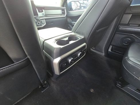 Used 2023 Ford Expedition XLT image 18