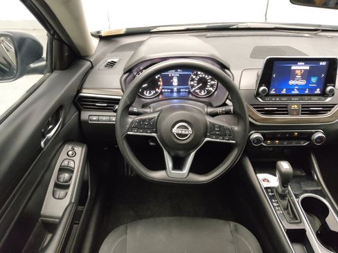 Used 2024 Nissan Altima 2.5 SV FWD image 22
