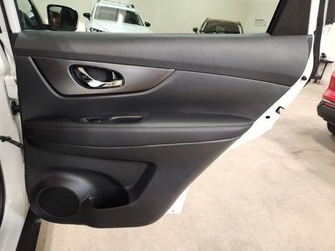 Used 2016 Nissan Rogue SV AWD/4WD image 28