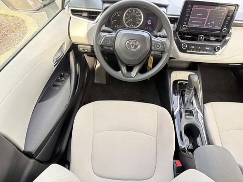 Used 2022 Toyota Corolla LE FWD image 15