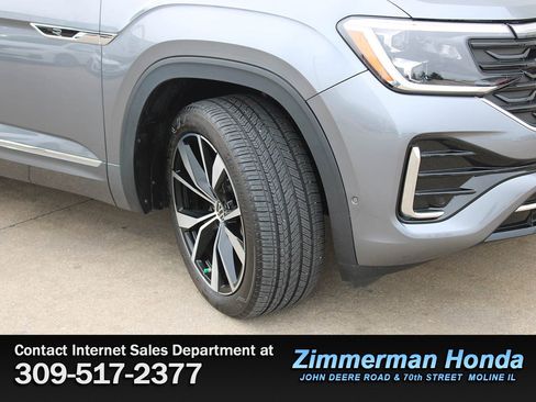 Used 2024 Volkswagen Atlas SEL Premium R-Line image 21