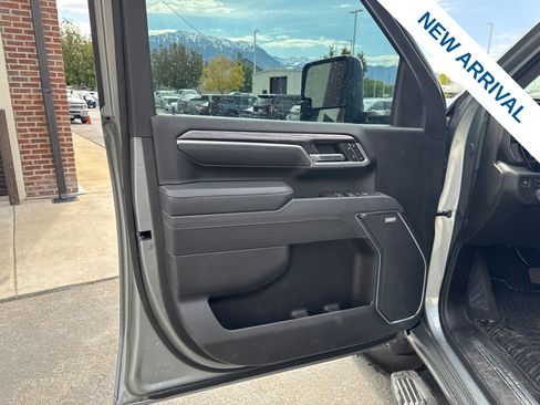 Used 2025 Chevrolet Silverado 2500 LTZ w/ LTZ Convenience Package AWD/4WD image 17