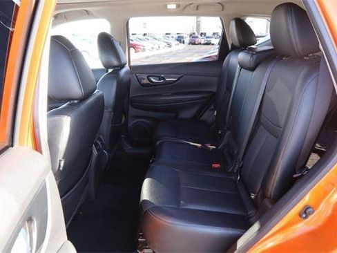 Used 2018 Nissan Rogue SL w/ Premium Package image 11