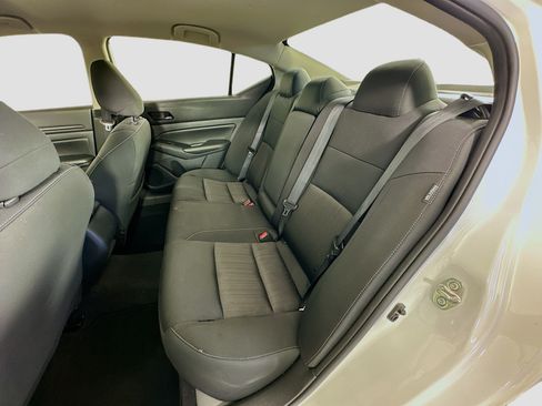 Used 2025 Nissan Altima 2.5 SV FWD image 25
