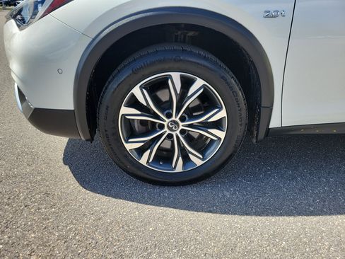 Used 2019 INFINITI QX30 Premium w/ Navigation Package AWD/4WD image 11