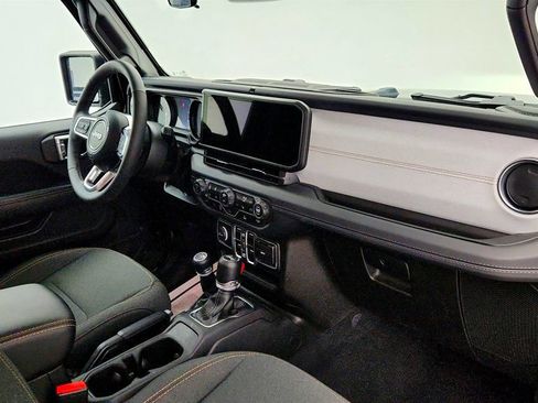 Used 2025 Jeep Wrangler Sahara image 25