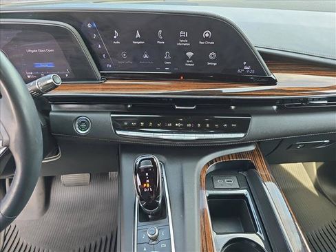 Used 2024 Cadillac Escalade Premium Luxury AWD/4WD image 21