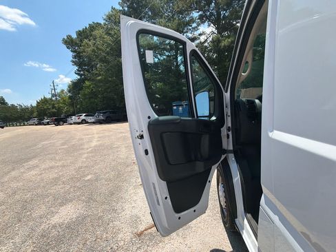 Used 2025 RAM ProMaster 2500 w/ Convenience Group FWD image 16