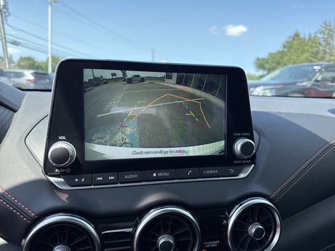 Used 2023 Nissan Sentra SR w/ Electronics Package FWD image 7