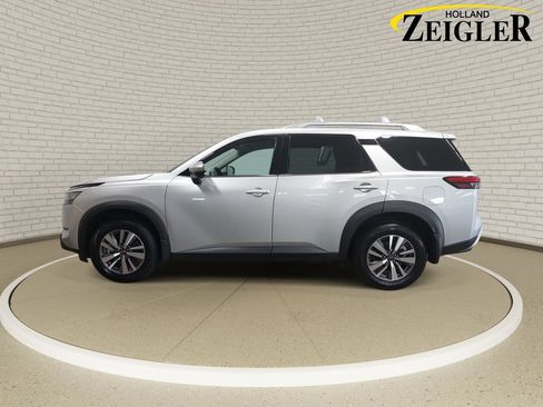 Certified 2024 Nissan Pathfinder SL AWD/4WD image 8