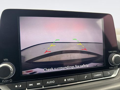 Used 2023 Nissan Rogue S image 15