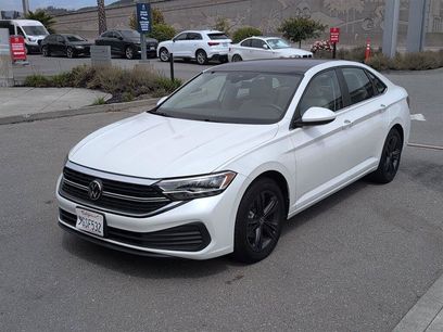 Used 2023 Volkswagen Jetta SE w/ Panoramic Sunroof Package