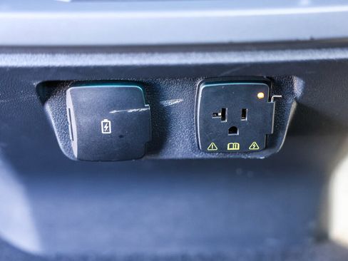 Used 2024 Ford F150 XLT w/ Mobile Office Package image 7