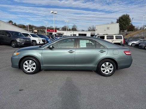 Used 2010 Toyota Camry LE image 5