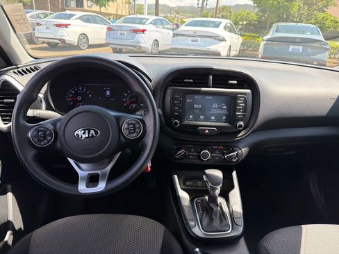 Used 2020 Kia Soul LX FWD image 10